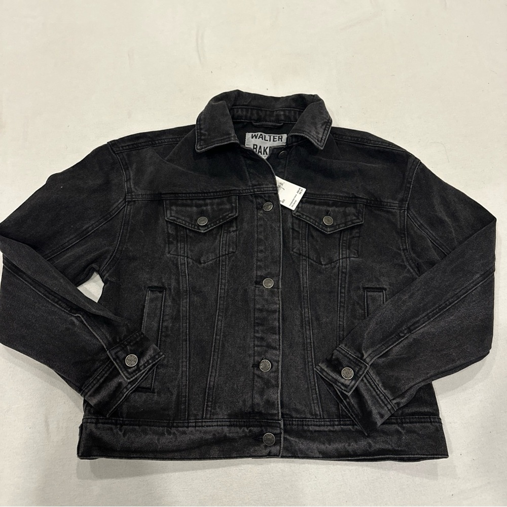 NWT Walter Baker Crop Denim Jacket Size Small Wash Black
